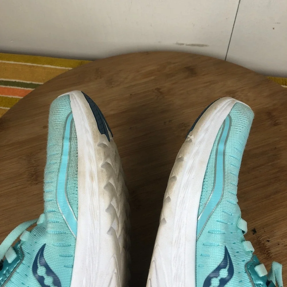 Saucony Kinvara 11 Womens size 9 shoes blue athletic running sneakers